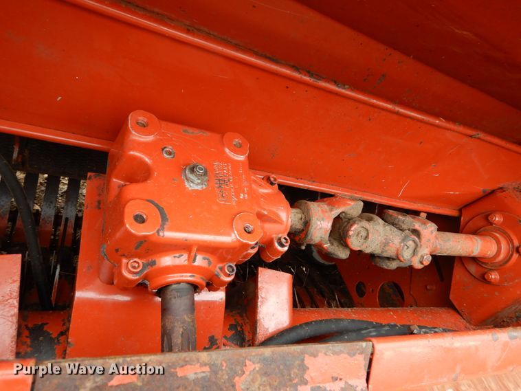 image for item GB9780 2005 Hesston 956 round baler