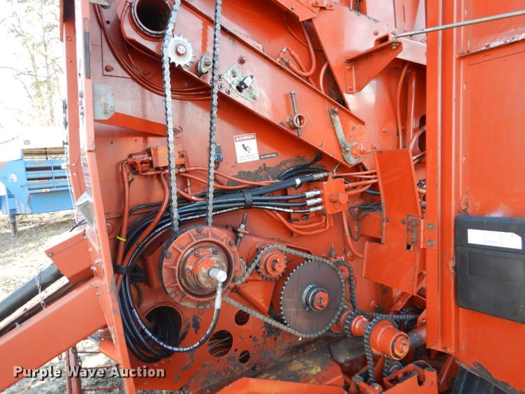 image for item GB9780 2005 Hesston 956 round baler