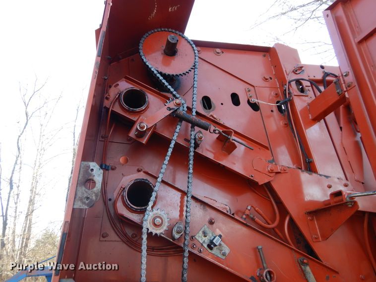 image for item GB9780 2005 Hesston 956 round baler