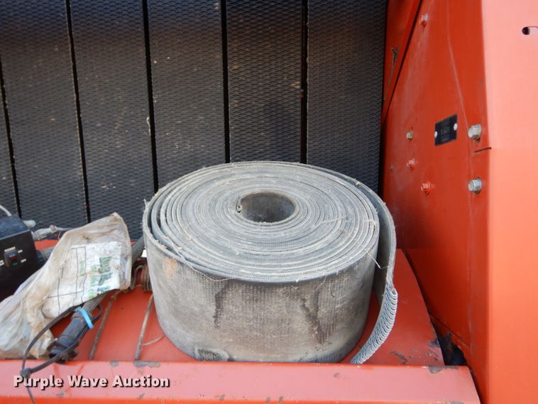 image for item GB9780 2005 Hesston 956 round baler