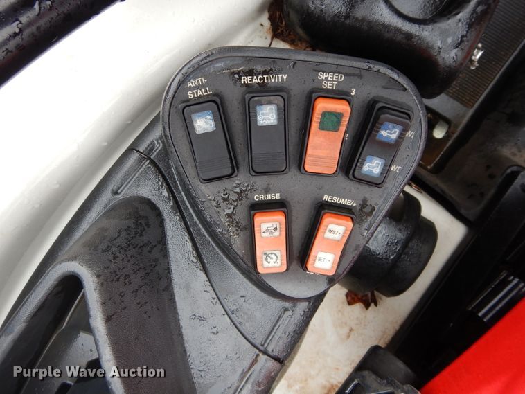 image for item GE9126 2009 New Holland Boomer 8N MFWD tractor