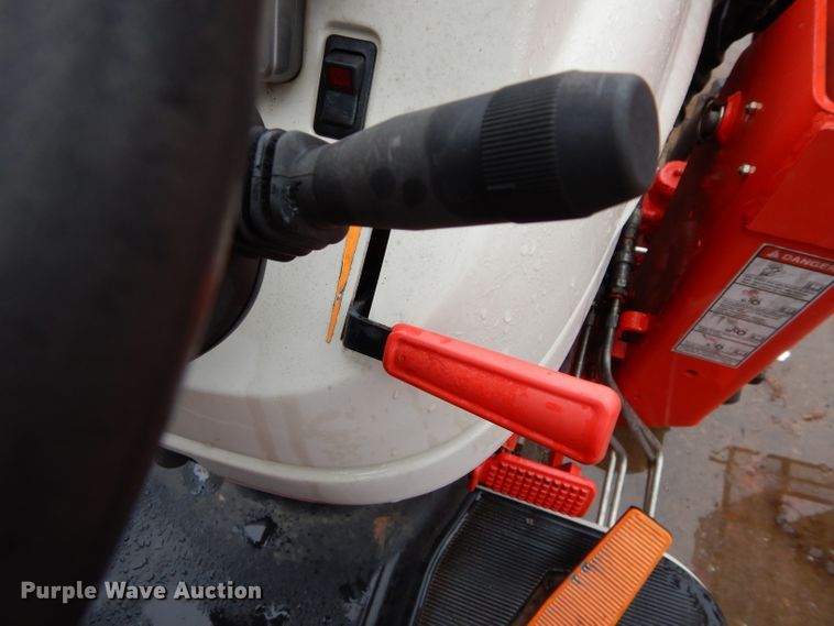 image for item GE9126 2009 New Holland Boomer 8N MFWD tractor