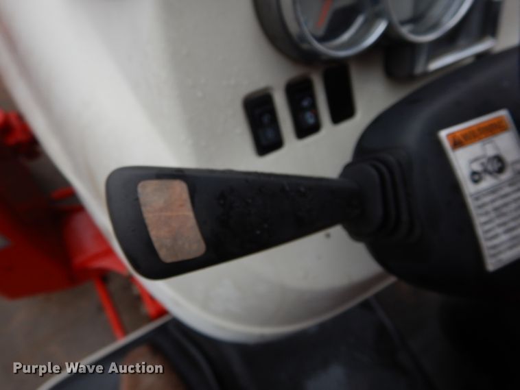 image for item GE9126 2009 New Holland Boomer 8N MFWD tractor