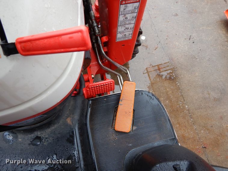 image for item GE9126 2009 New Holland Boomer 8N MFWD tractor