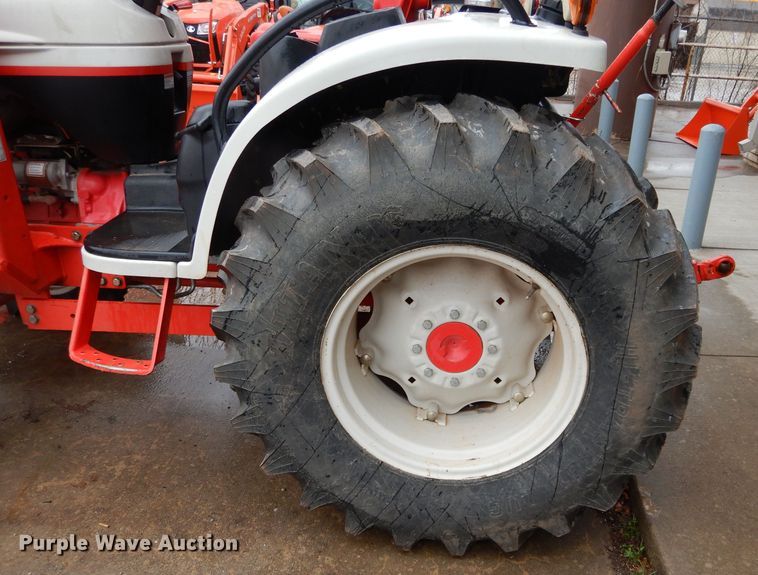 image for item GE9126 2009 New Holland Boomer 8N MFWD tractor