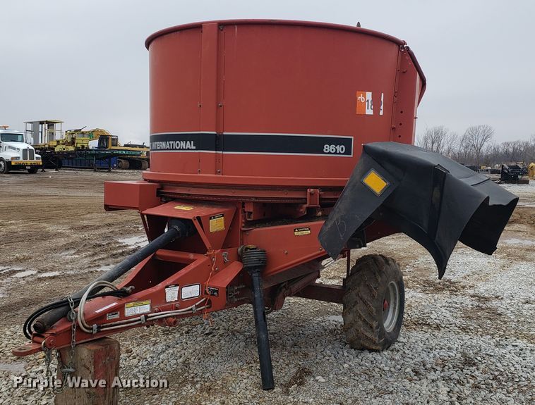 image for item GG9590 Case IH 8610 bale processor