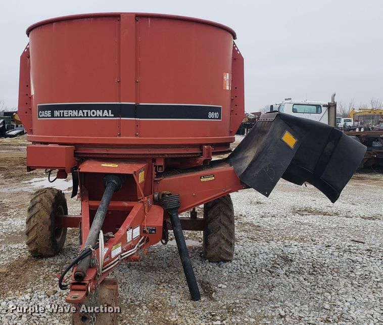 image for item GG9590 Case IH 8610 bale processor