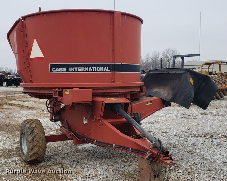 image for item GG9590 Case IH 8610 bale processor