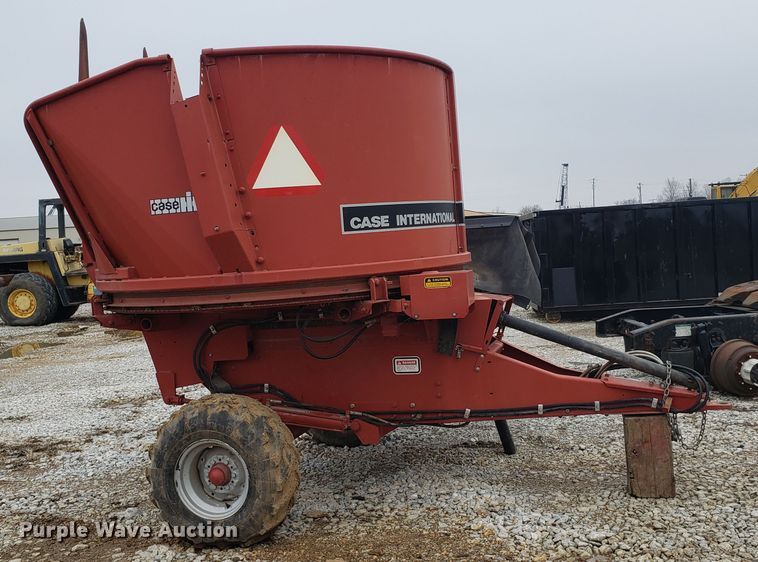image for item GG9590 Case IH 8610 bale processor