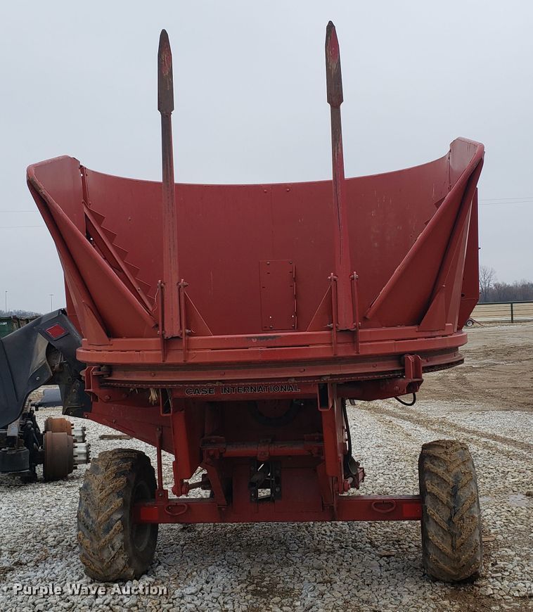 image for item GG9590 Case IH 8610 bale processor