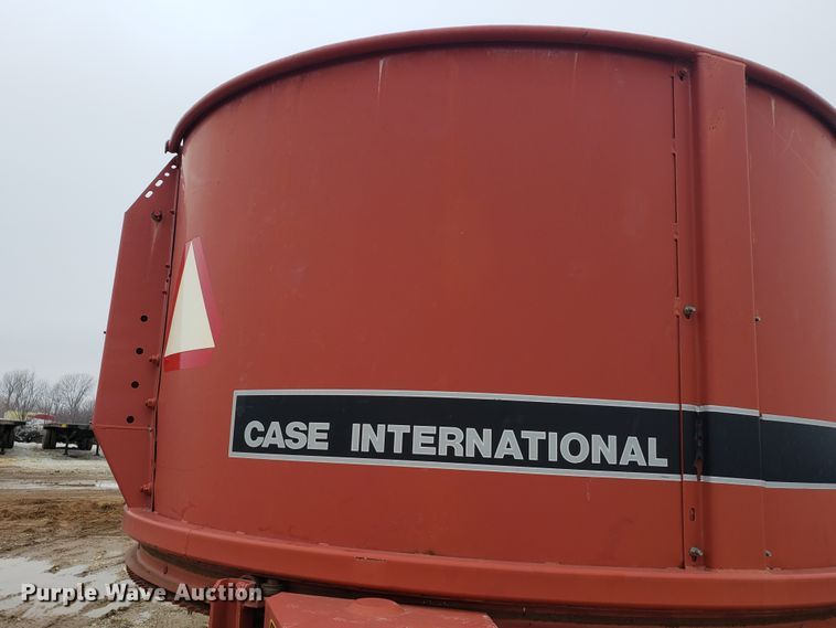 image for item GG9590 Case IH 8610 bale processor