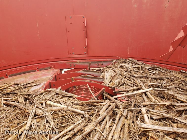 image for item GG9590 Case IH 8610 bale processor