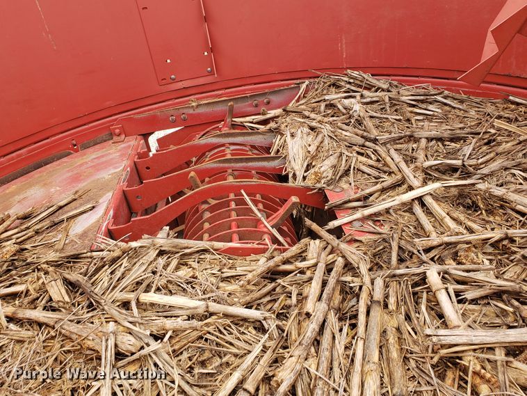 image for item GG9590 Case IH 8610 bale processor