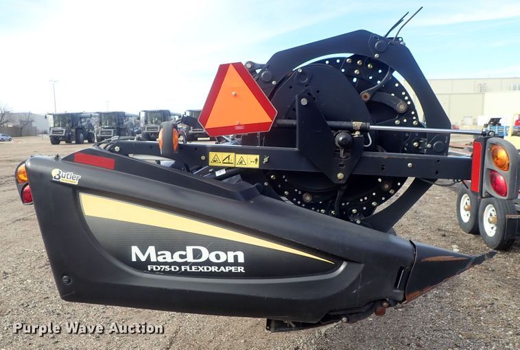 image for item GN9517 2014 MacDon FD75-D flex draper head