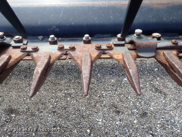 image for item GN9517 2014 MacDon FD75-D flex draper head