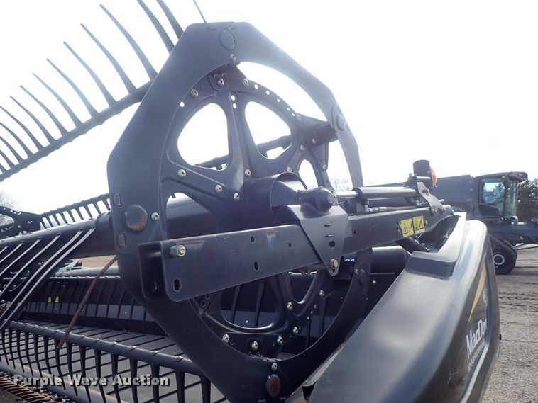 image for item GN9517 2014 MacDon FD75-D flex draper head