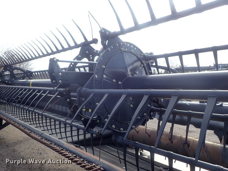 image for item GN9517 2014 MacDon FD75-D flex draper head