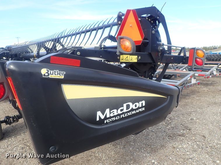 image for item GN9517 2014 MacDon FD75-D flex draper head