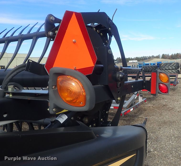 image for item GN9517 2014 MacDon FD75-D flex draper head