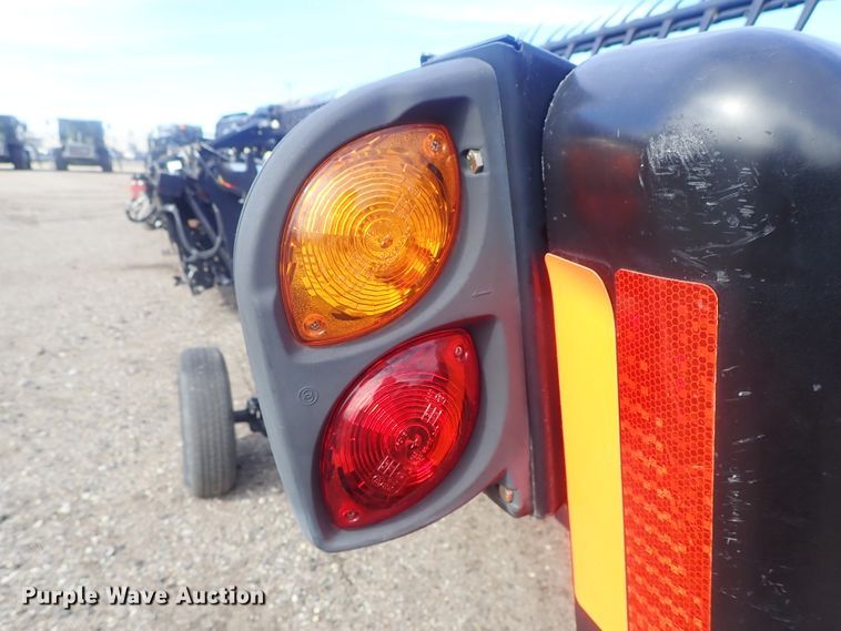 image for item GN9517 2014 MacDon FD75-D flex draper head