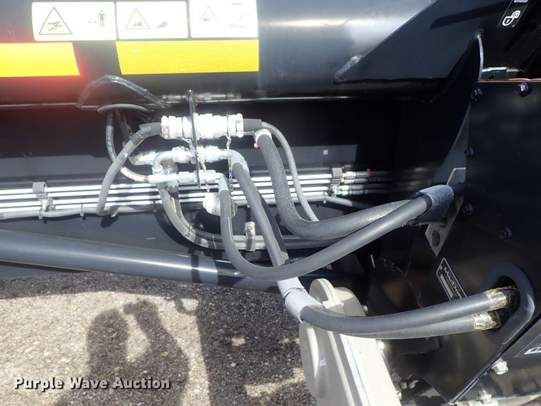 image for item GN9517 2014 MacDon FD75-D flex draper head