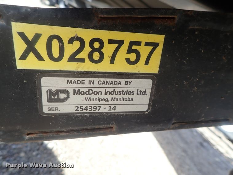 image for item GN9517 2014 MacDon FD75-D flex draper head