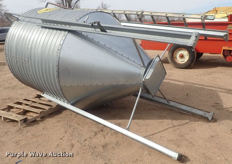 Steel grain bin in Kinsley, KS Item GW9228 sold Purple Wave