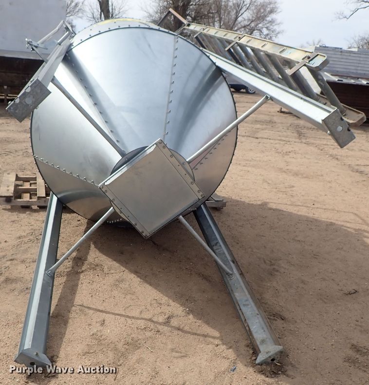 Steel grain bin in Kinsley, KS Item GW9228 sold Purple Wave