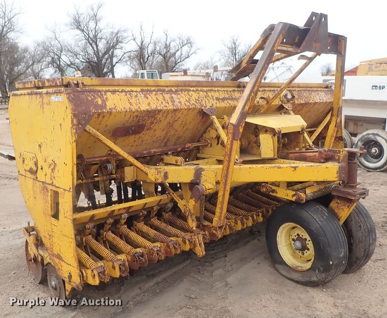 image for item GW9250 HayBuster 1206 grain drill