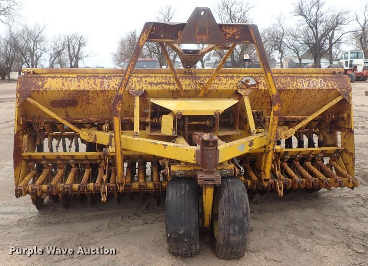 image for item GW9250 HayBuster 1206 grain drill