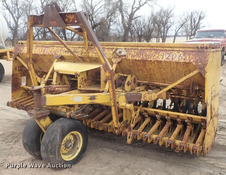 image for item GW9250 HayBuster 1206 grain drill