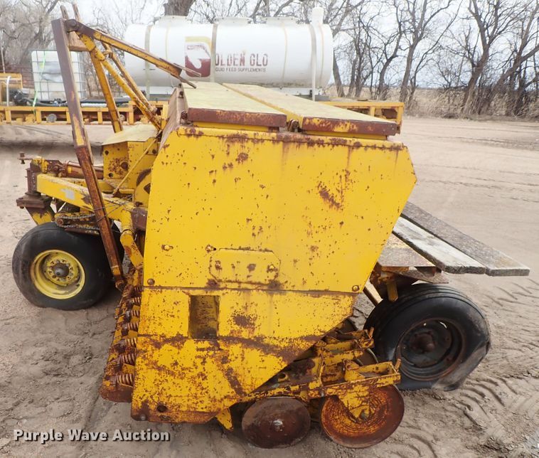 image for item GW9250 HayBuster 1206 grain drill