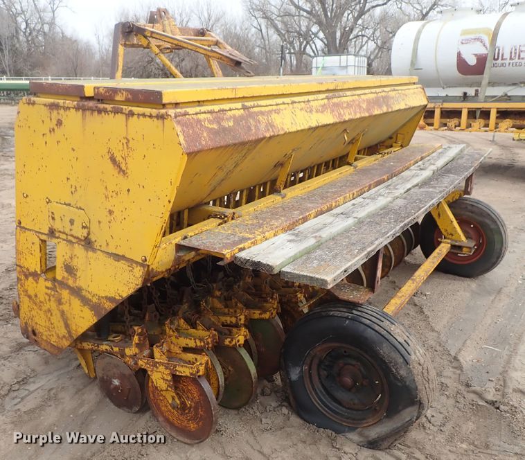 image for item GW9250 HayBuster 1206 grain drill