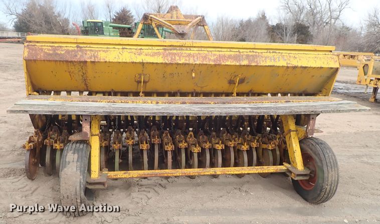 image for item GW9250 HayBuster 1206 grain drill