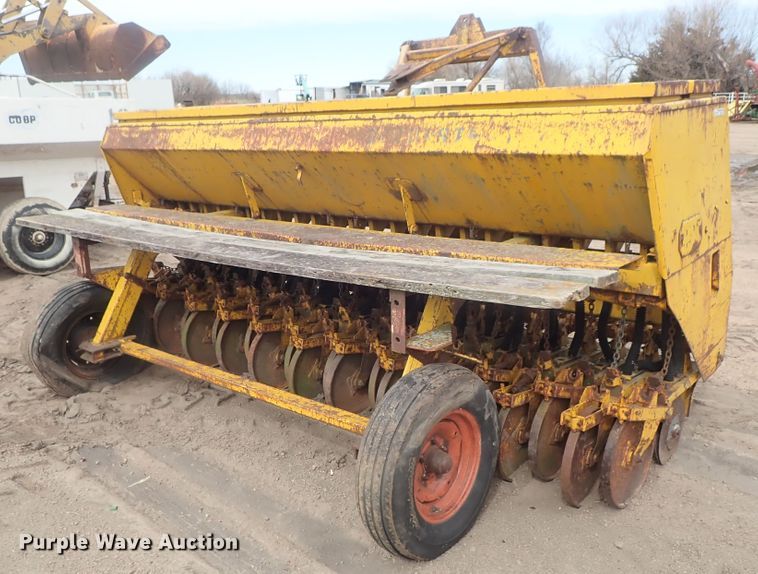 image for item GW9250 HayBuster 1206 grain drill