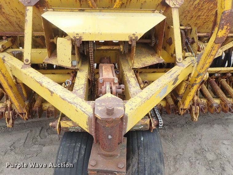 image for item GW9250 HayBuster 1206 grain drill