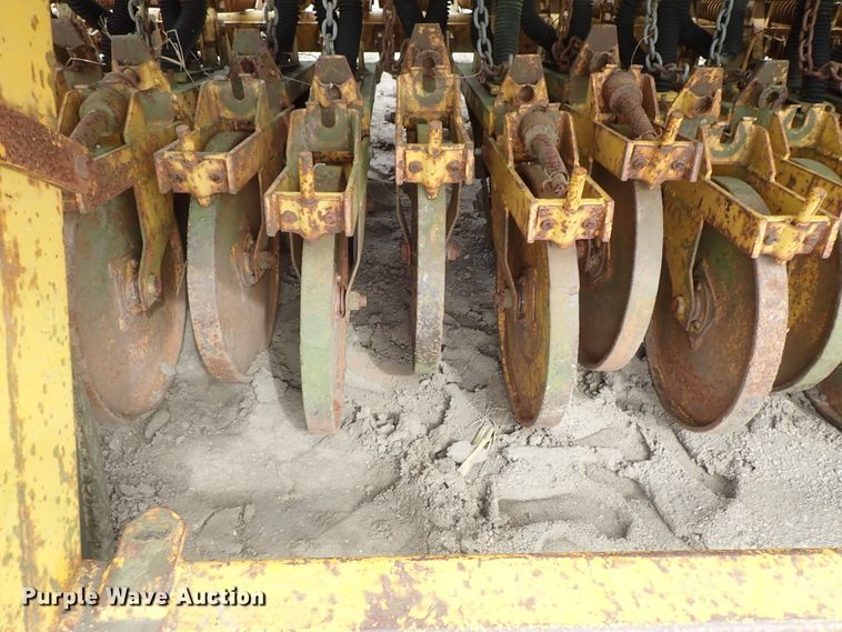 image for item GW9250 HayBuster 1206 grain drill