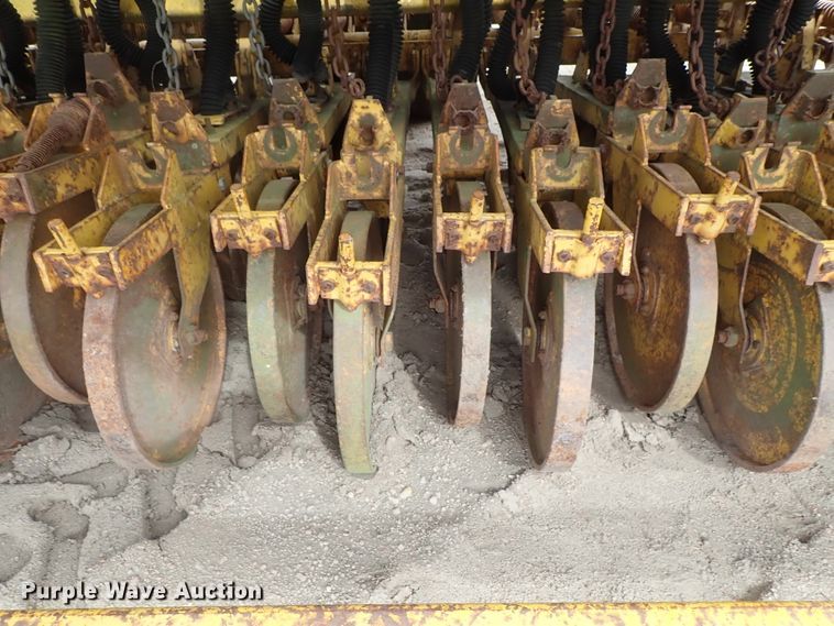 image for item GW9250 HayBuster 1206 grain drill