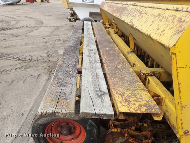 image for item GW9250 HayBuster 1206 grain drill