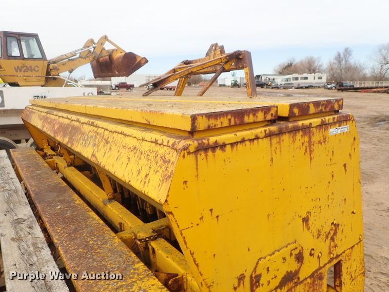 image for item GW9250 HayBuster 1206 grain drill