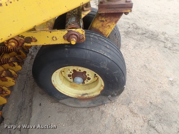 image for item GW9250 HayBuster 1206 grain drill