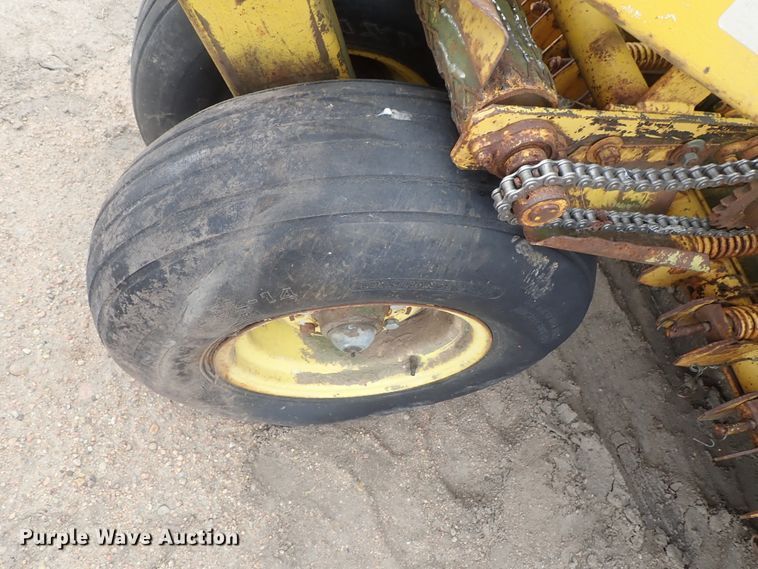 image for item GW9250 HayBuster 1206 grain drill