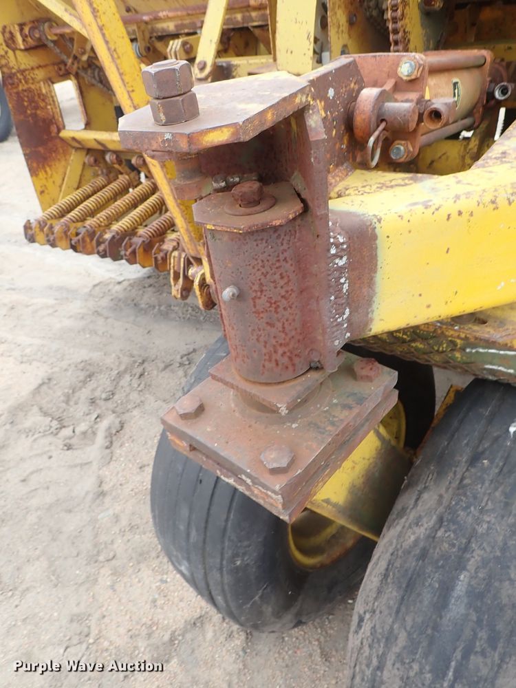 image for item GW9250 HayBuster 1206 grain drill