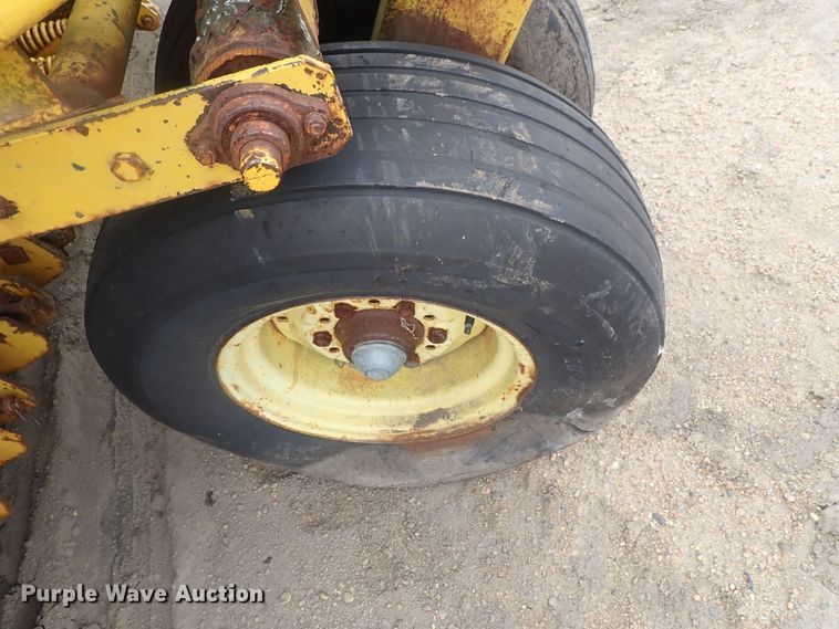 image for item GW9250 HayBuster 1206 grain drill