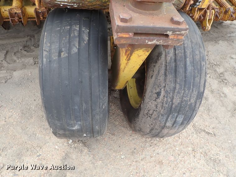 image for item GW9250 HayBuster 1206 grain drill