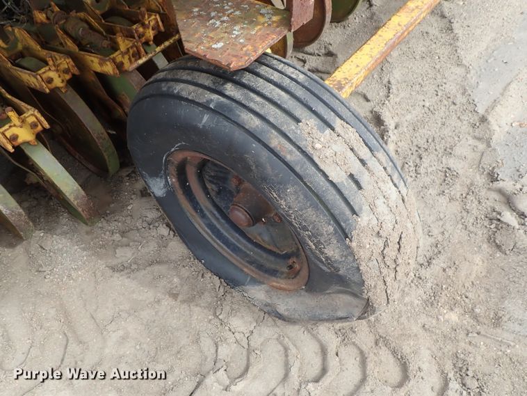 image for item GW9250 HayBuster 1206 grain drill