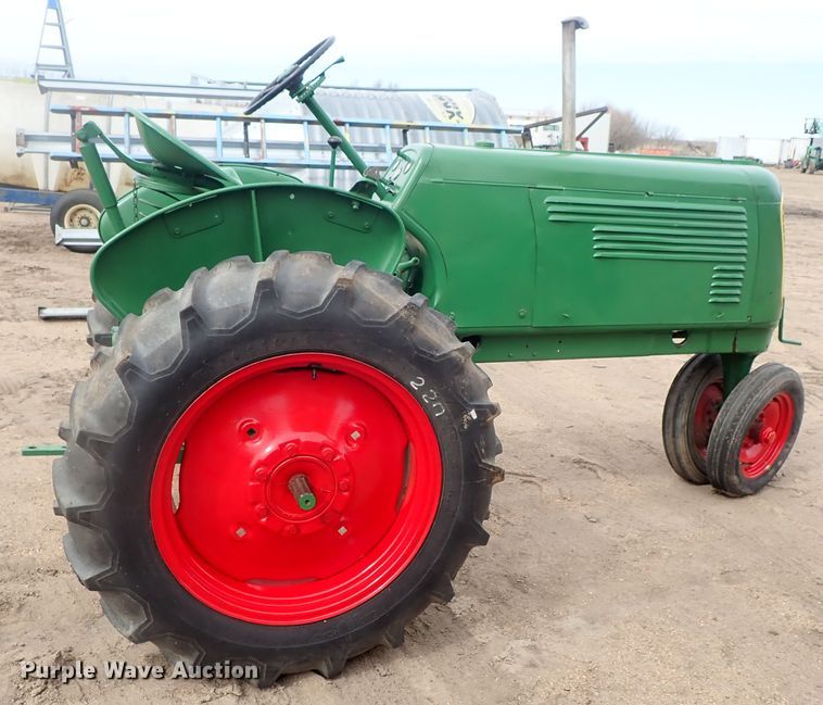 image for item GW9253 Oliver 60 row crop tractor