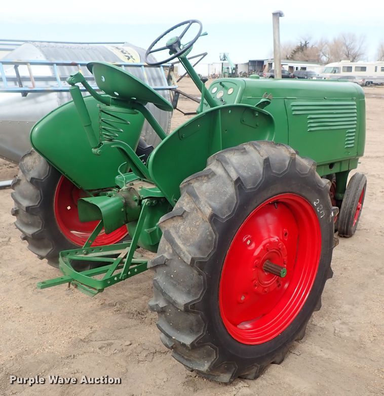 image for item GW9253 Oliver 60 row crop tractor