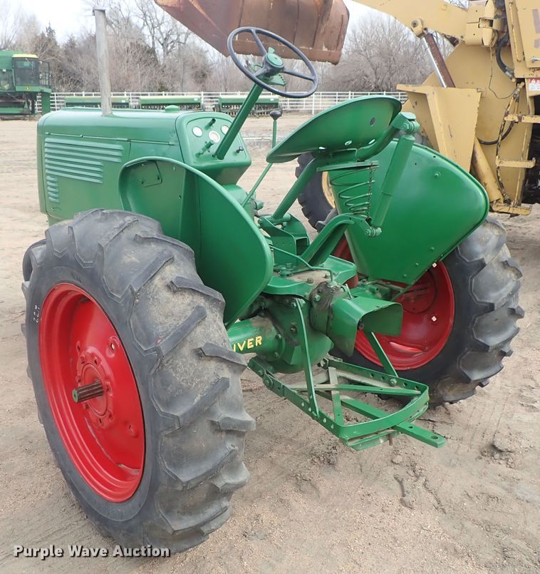 image for item GW9253 Oliver 60 row crop tractor