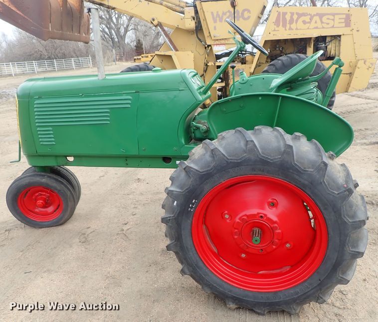 image for item GW9253 Oliver 60 row crop tractor